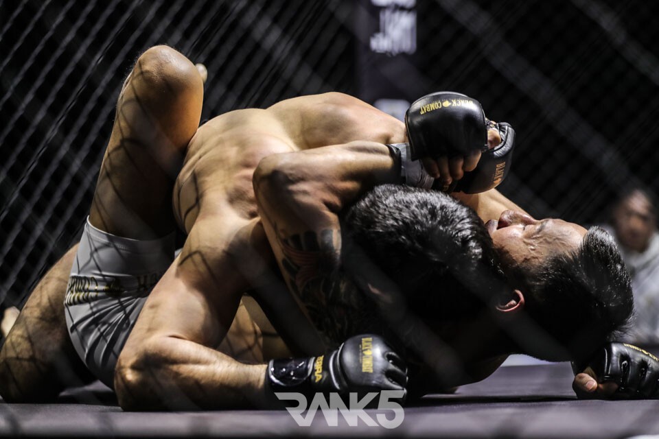 블랙컴뱃 16 암트라이앵글 장면